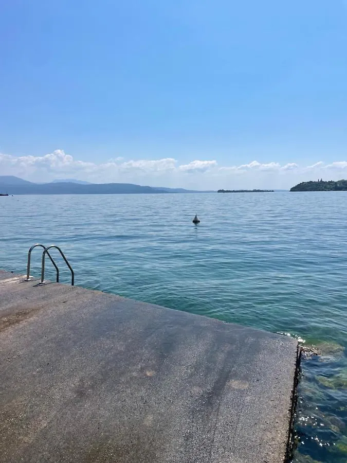 Lakeside Holiday Сало